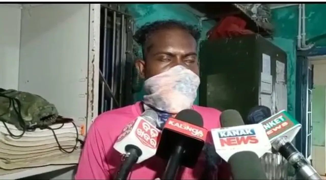  ଯୁବତୀଙ୍କୁ ଅଶ୍ଳିଳ ଇଙ୍ଗିତ କରିବା ମହଙ୍ଗା ପଡ଼ିଲା, ଯୁବକକୁ ଗିରଫ କଲା ରେଲୱେ ପୁଲିସ