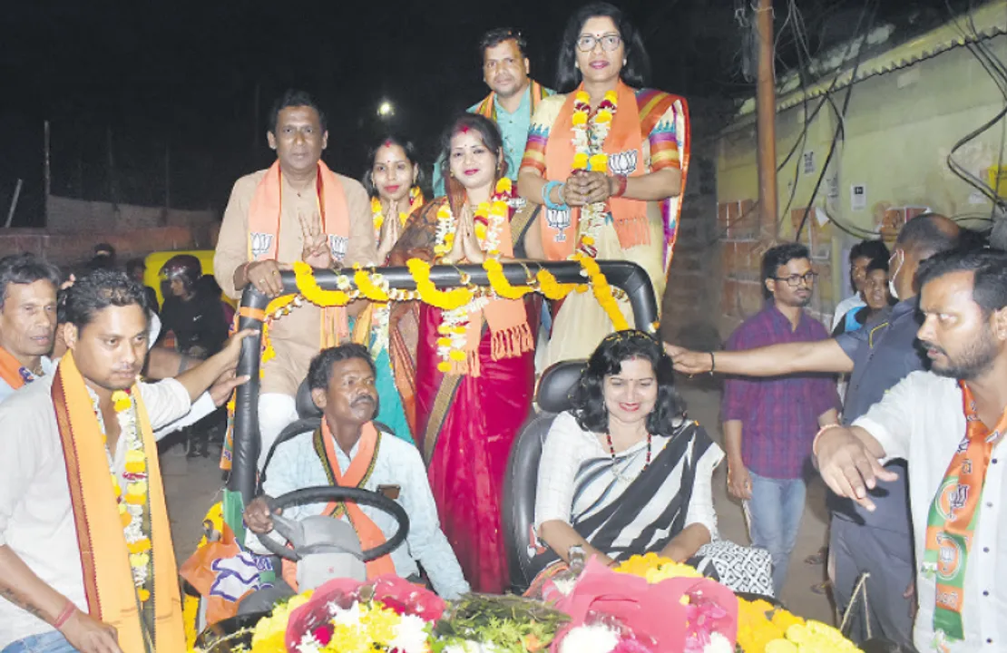  ଭୁବନେଶ୍ୱର ୱାର୍ଡ ନମ୍ବର ୩୮: ସାଂସଦ ଅପରାଜିତାଙ୍କ ସହ ପ୍ରଚାର କଲେ ସିନି