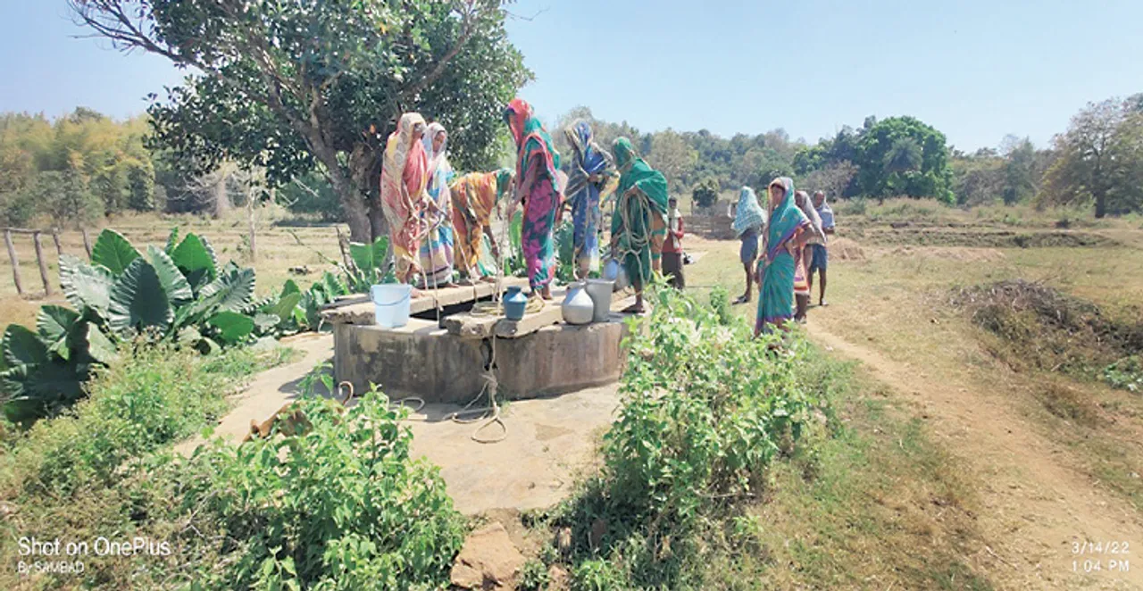  ପଞ୍ଚାୟତ ଓ ବ୍ଲକ୍‌ କାର୍ଯ୍ୟାଳୟ ଧାଇଁଧାଇଁ ନୟାନ୍ତ: ୫ ବର୍ଷ ହେଲା ପାଣି ପାଇଁ ଡହଳବିକଳ ହେଉଛନ୍ତି ସୁନ୍ଦରତଇଳା ଗ୍ରାମବାସୀ
