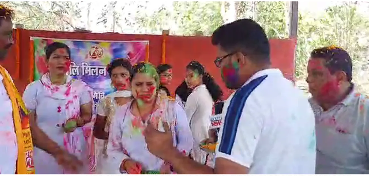  କାମାକ୍ଷାନଗରରେ ନିଆରା ଢଙ୍ଗରେ ହୋଲି:  ଯଜ୍ଞ ଆୟୋଜନ ଓ ଫୁଲରେ ଖେଳିଲେ ହୋଲି