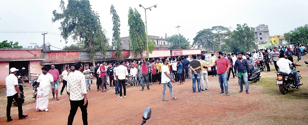  ବିଏମ୍‌ସି ନିର୍ବାଚନ ପାଇଁ ମତଦାନ ବେଳେ ବିଭିନ୍ନ ବୁଥ୍‌ରେ ଉତ୍ତେଜନା