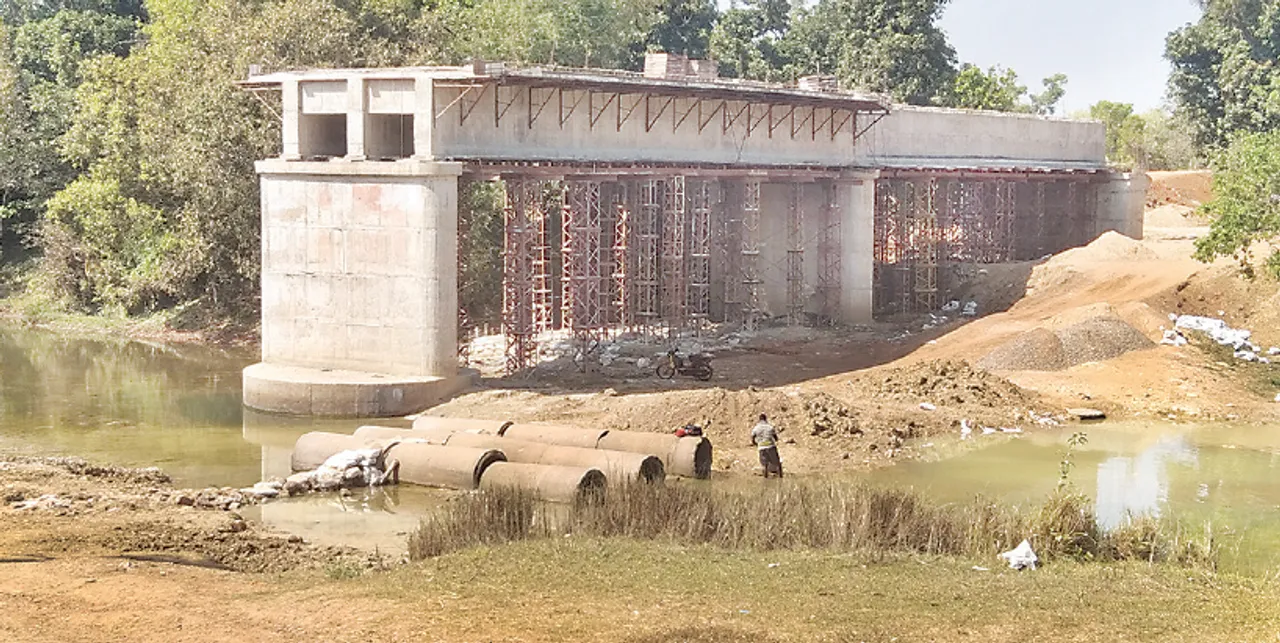  କଚ୍ଛପଗତିରେ ଚାଲିଛି ପୋଲ ନିର୍ମାଣ: ୬ ବର୍ଷ ପରେ ବି ସରୁନି କାର୍ଯ୍ୟ, ଅସୁବିଧାର ସମ୍ମୁଖୀନ ହେଉଛନ୍ତି ଲୋକେ
