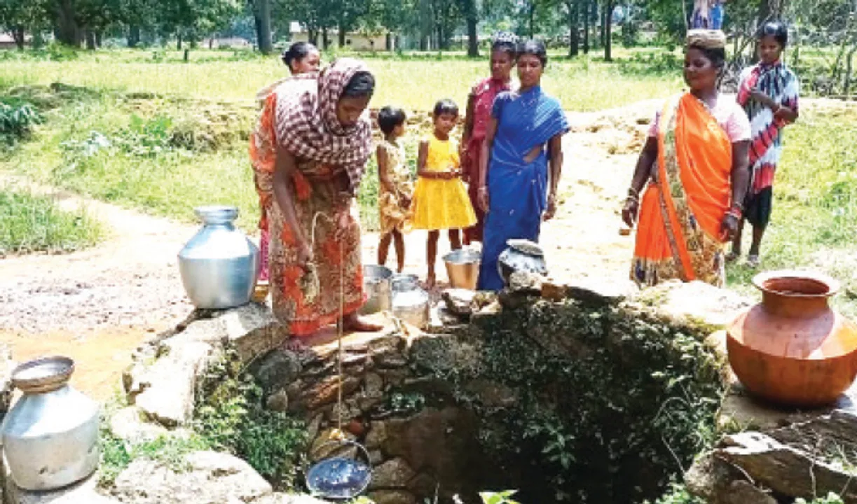  ସ୍ୱାଧୀନତାର ଦୀର୍ଘ ଛଅ ଦଶନ୍ଧି ପରେ ବି ପାନୀୟ ଜଳ ସୁବିଧାରୁ ବଞ୍ଚିତ ଆଦିବାସୀ ଗାଁ ‘ଜୁନିଆନି’, ଜଙ୍ଗଲି ଝରଣା ଓ ଚୁଆ ଭରସା