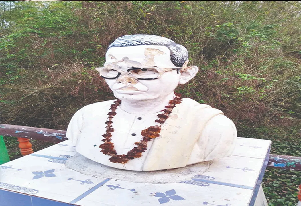  ସ୍ବାଧୀନତା ସଂଗ୍ରାମୀଙ୍କ ପ୍ରତିମୂର୍ତ୍ତି ଭାଙ୍ଗିଲେ ଦୁର୍ବୃତ୍ତ, ଏତଲା ପରେ ବି ଅଭିଯୁକ୍ତଙ୍କୁ ଗିରଫ କରୁନି ପୁଲିସ