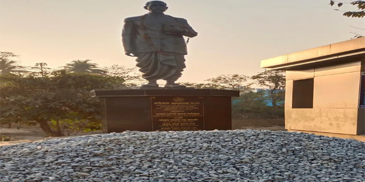  ସାହିତ୍ୟିକଙ୍କ ସହରରେ କବିବରଙ୍କୁ ଅସମ୍ମାନ