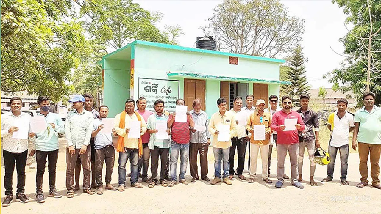  ବୁଢ଼ାବଳଙ୍ଗ ନଦୀଗର୍ଭରୁ ବେଧଡ଼କ ବାଲି, ମାଟି ଚାଲାଣ