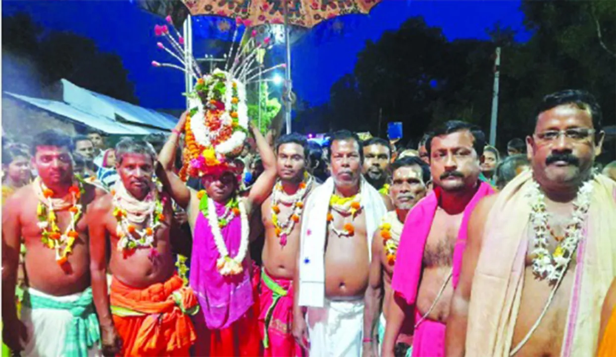 ସରିଲା ଚନ୍ଦନେଶ୍ବରଙ୍କ ଚଡ଼କ ପର୍ବ: ଦଶଲକ୍ଷ୍ମୀଙ୍କୁ ଦର୍ଶନ କଲେ ସହସ୍ରାଧିକ ଶ୍ରଦ୍ଧାଳୁ