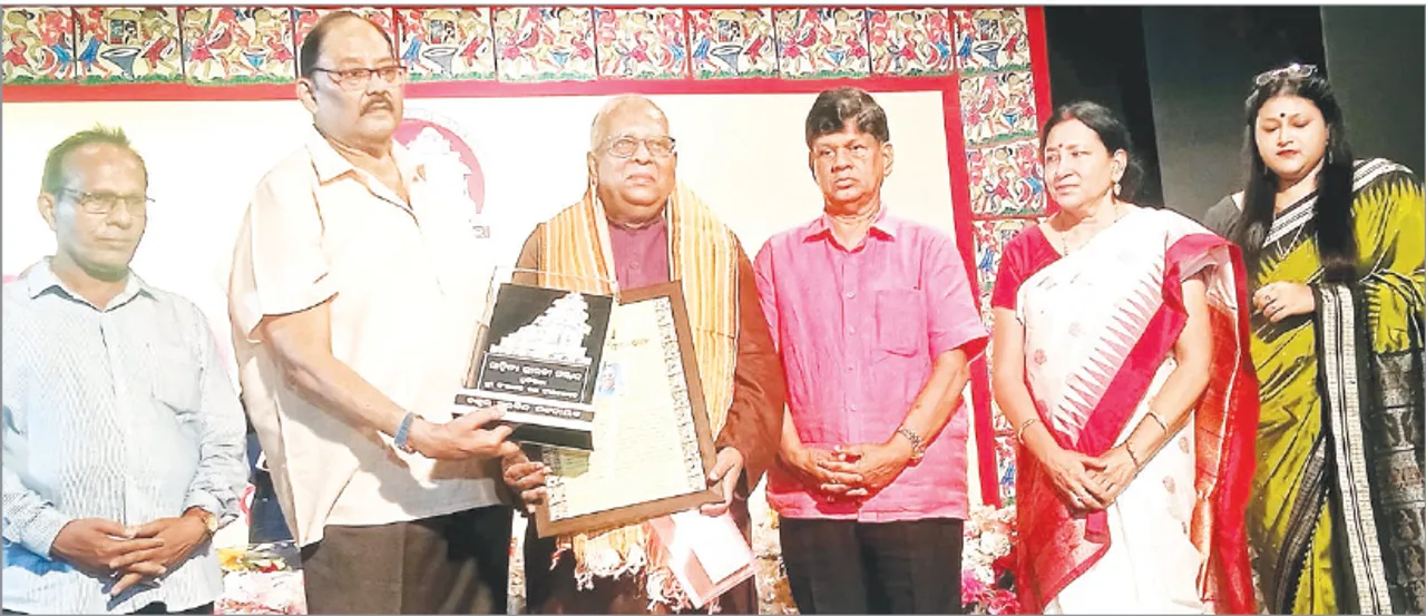  ପ୍ରାବନ୍ଧିକ ଅରବିନ୍ଦ ପଟ୍ଟନାୟକ ପାଇଲେ ସାହିତ୍ୟ ଭାରତୀ ସମ୍ମାନ