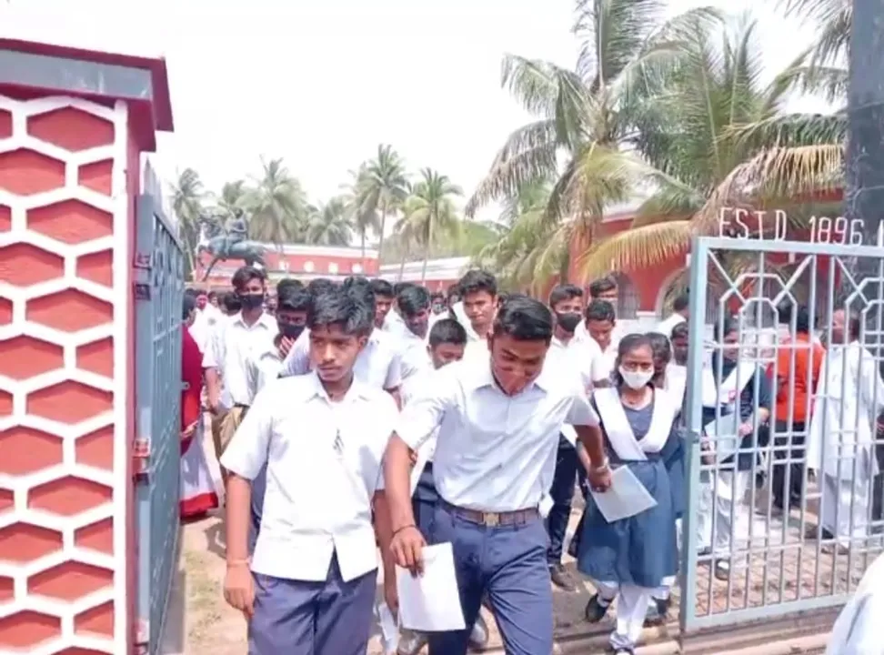  ୧୦ମ ବୋର୍ଡ ପରୀକ୍ଷା: ଖୋର୍ଦ୍ଧା ଜିଲ୍ଲାରେ ପ୍ରଥମ ଦିନରେ ୧୩ଶହ ପରୀକ୍ଷାର୍ଥୀ ଅନୁପସ୍ଥିତ  