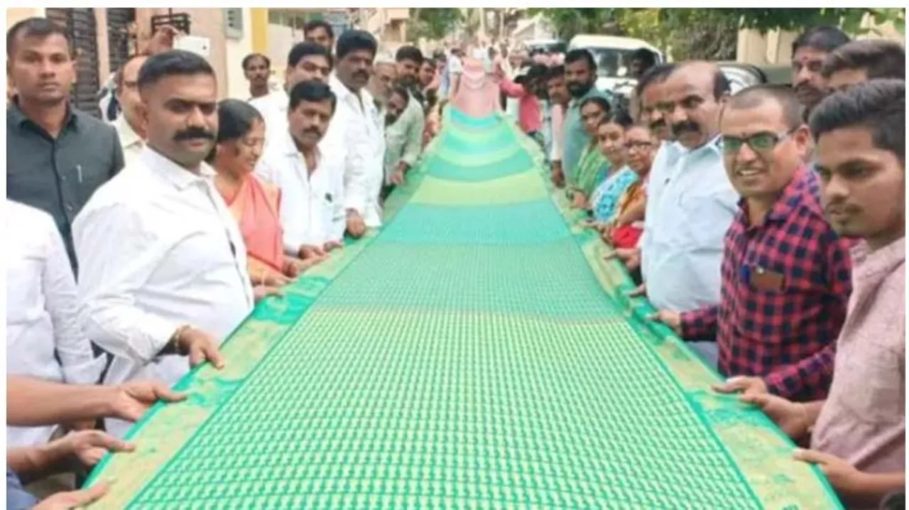  ୬୦ମିଟର ଶାଢ଼ିରେ ୧୩ଟି ଭାଷାରେ ୩୨,୦୦୦ରୁ ଅଧିକ ଥର ବୁଣା ଯାଇଛି ‘ଜୟ ଶ୍ରୀ ରାମ’