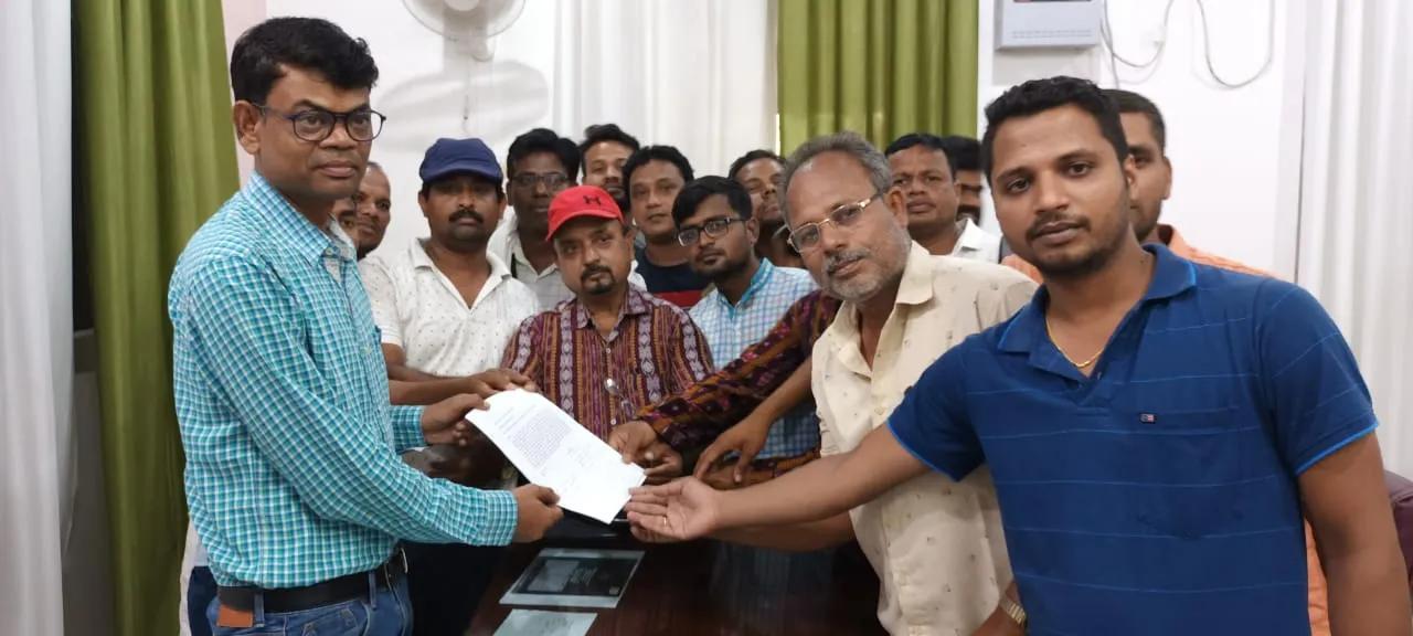  ନୀଳଗିରି ସାମ୍ବାଦିକଙ୍କୁ ଆକ୍ରମଣ ଘଟଣା : ଭଞ୍ଜନଗର ସାମ୍ବାଦିକଙ୍କ ପକ୍ଷରୁ ବାଇକ୍ ଶୋଭାଯାତ୍ରା, ମୁଖ୍ୟମନ୍ତ୍ରୀଙ୍କ ଉଦ୍ଦେଶ୍ୟରେ ସ୍ମାରକ ପତ୍ର ପ୍ରଦାନ