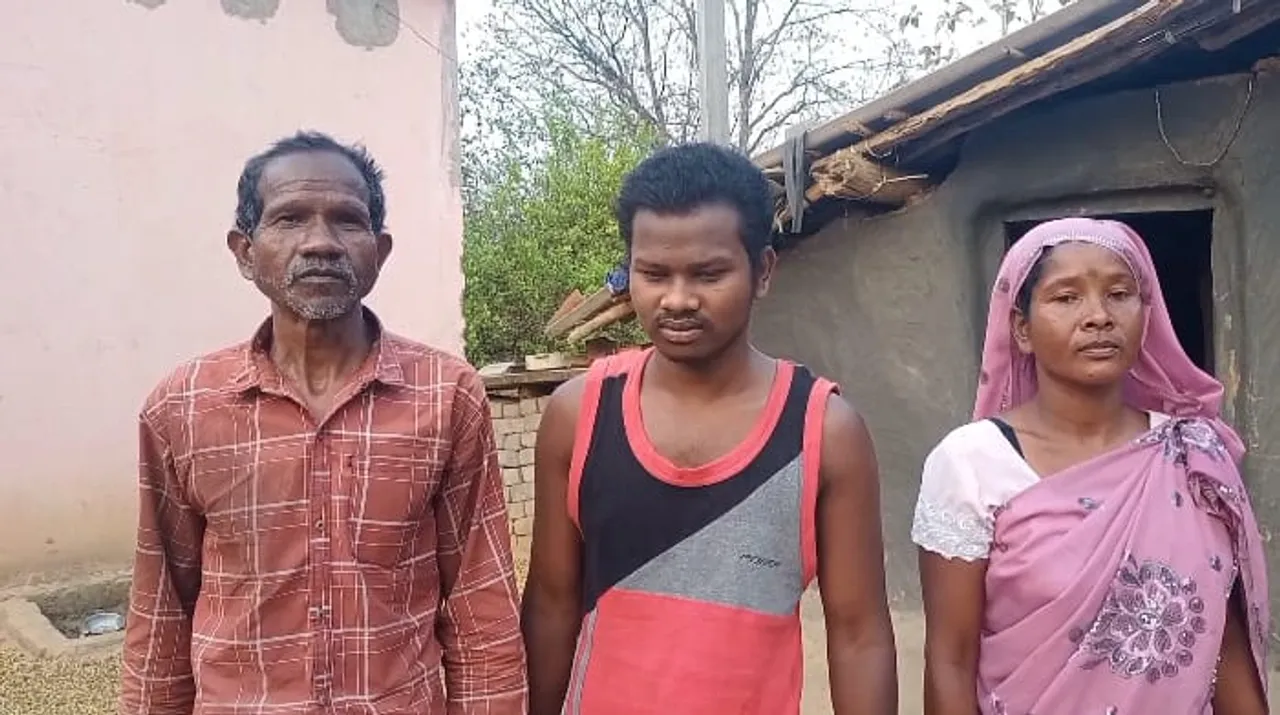  ପୁଅ ପାଇଁ ଚିନ୍ତାରେ ଅଭାବୀ ବାପା-ମା: କହିଲେ- ଆମ ପୁଅର ଆଖି ଭଲ କରି ଦିଅ ସରକାର