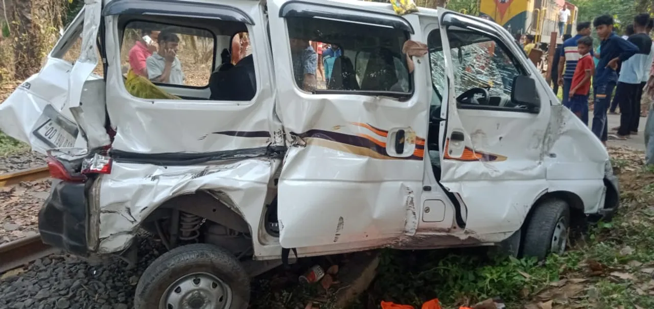  ଟ୍ରେନ ଧକ୍କାରେ କାର୍ ଚାଳକ ଗୁରୁତର