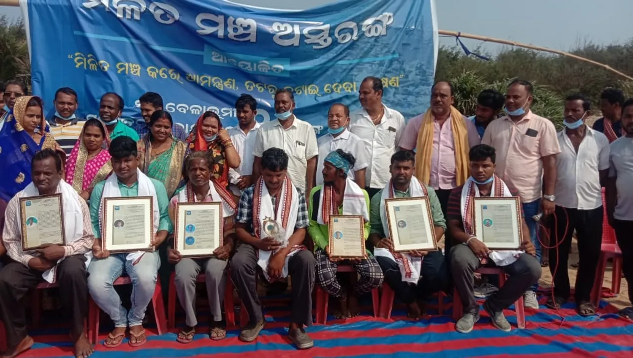  ନିଜ ଜୀବନକୁ ବାଜି ଲଗାଇ ଅନ୍ୟକୁ ବଞ୍ଚାଇଥିବା ୧୨ଜଣଙ୍କୁ ସମ୍ମାନିତ କଲା ଅସ୍ତରଙ୍ଗ ମିଳିତ ମଞ୍ଚ