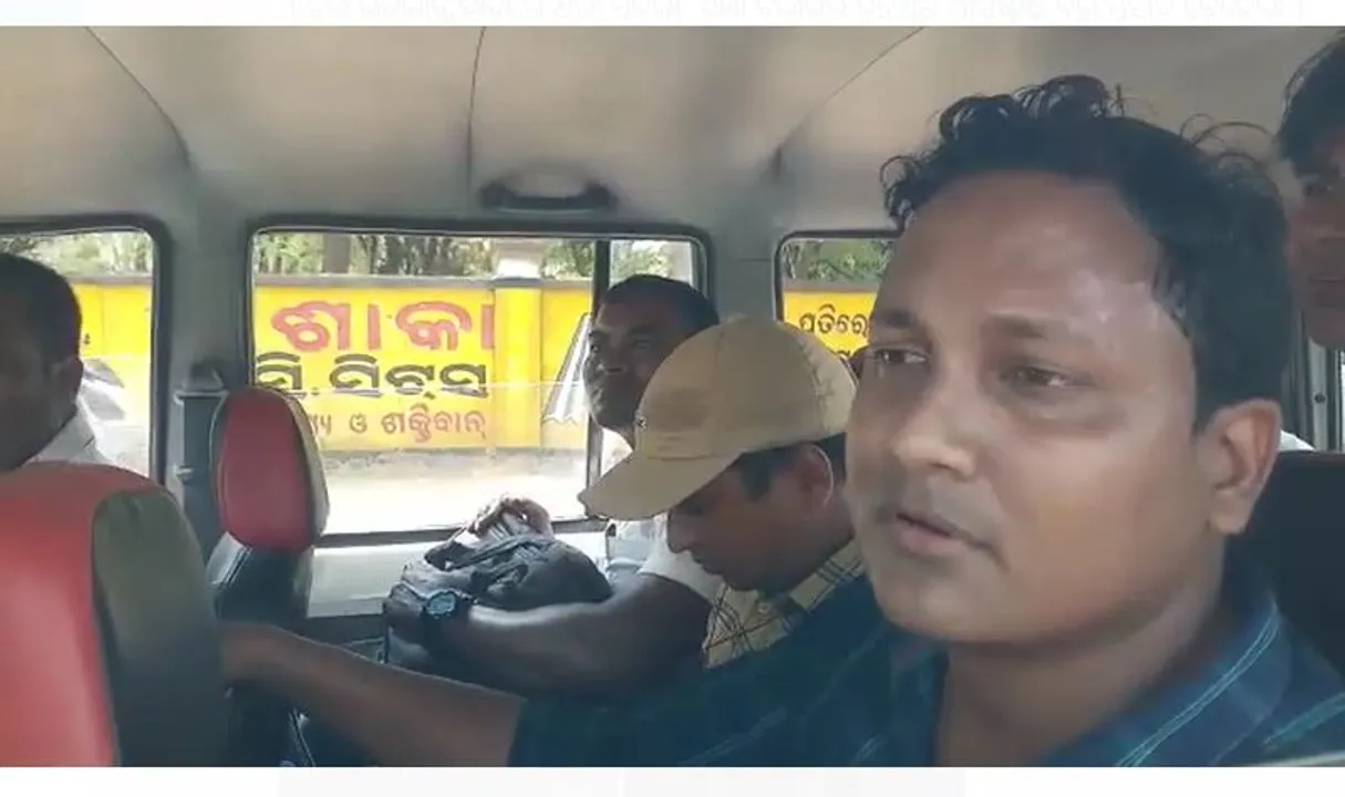  ରୋଗୀଣା ଶିକ୍ଷୟିତ୍ରୀଙ୍କଠାରୁ ୫ ହଜାର ଟଙ୍କା ଲାଞ୍ଚ ନେଉଥିଲେ କିରାଣୀ, ମାଡ଼ିବସିଲା ଭିଜିଲାନ୍ସ