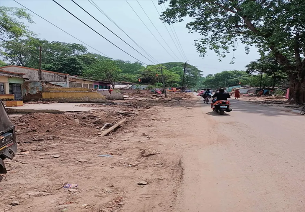  କଥା ରଖିଲେ କେନ୍ଦ୍ର ରେଳମନ୍ତ୍ରୀ: ଆରମ୍ଭ ହେଲା ବିବାଦୀୟ ରେଲୱେ କଲୋନି ରାସ୍ତା କାମ