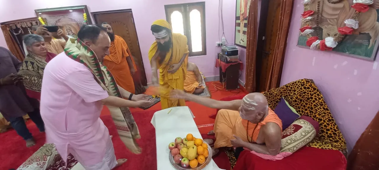  ଶଙ୍କରାଚାର୍ଯ୍ୟଙ୍କୁ ସାକ୍ଷାତ କଲେ ସୁବ୍ରମଣ୍ୟନ ସ୍ୱାମୀ: ଶ୍ରୀମନ୍ଦିର ପରିକ୍ରମା ପ୍ରକଳ୍ପ ବିବାଦ ସଂପର୍କରେ ଆଲୋଚନା