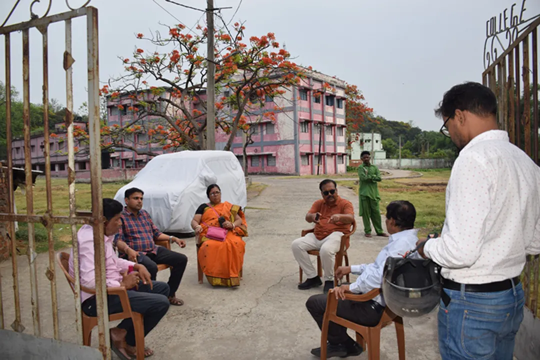  ଏଲ୍‌ଆର୍‌ ଲ’ କଲେଜ୍‌ରେ ଉତ୍ତେଜନା: ଅଧ୍ୟାପକ, କର୍ମଚାରୀଙ୍କୁ ଅଣ୍ଡାମାଡ଼