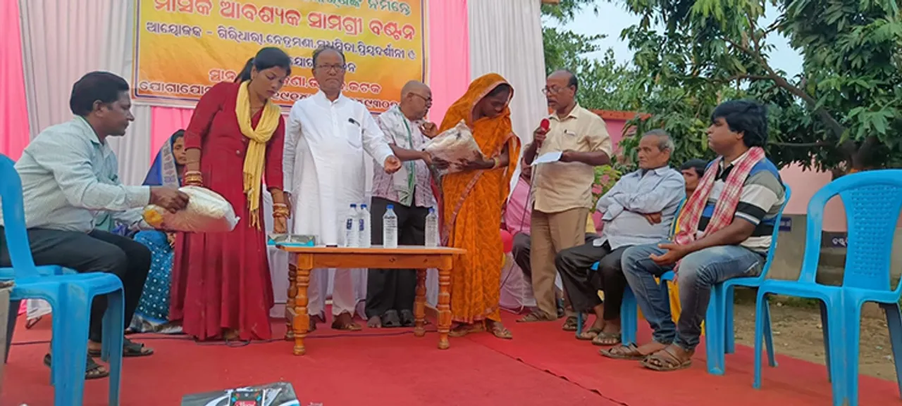  ‘ସହଯୋଗ’ ପକ୍ଷରୁ ପାଠପଢ଼ା ସାମଗ୍ରୀ, ରେସନ୍ ଓ ଶାଢ଼ି ବଣ୍ଟନ