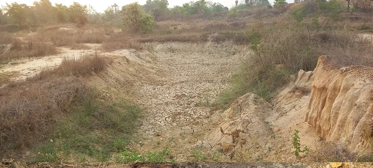  ମାଫିଆ କବ୍‌ଜାରେ ଗୋଚର ଜମି: ମାଟି ଚୋରି ଜୋର୍‌ସୋର୍‌