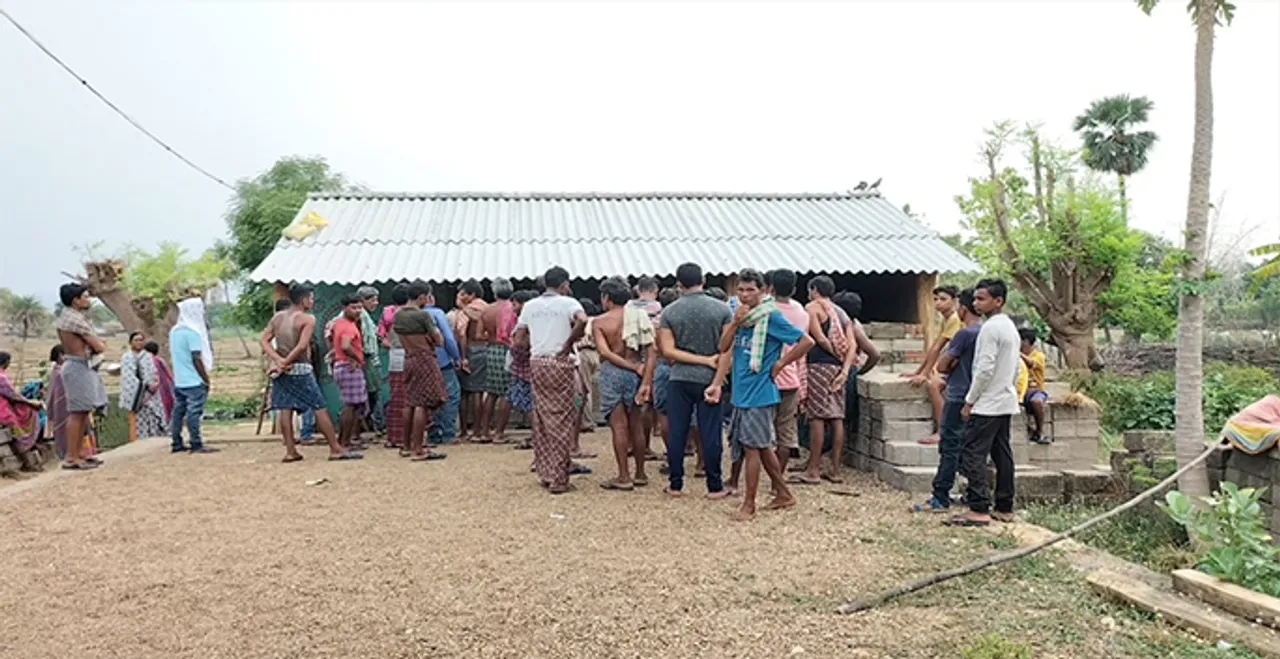  ପତ୍ନୀଙ୍କ ଶାଢ଼ିରେ ଝୁଲି ଯୁବକଙ୍କ ଆତ୍ମହତ୍ୟା, ପତ୍ନୀ ଓ ଶାଶୂଙ୍କ ଗିରଫ ଦାବି
