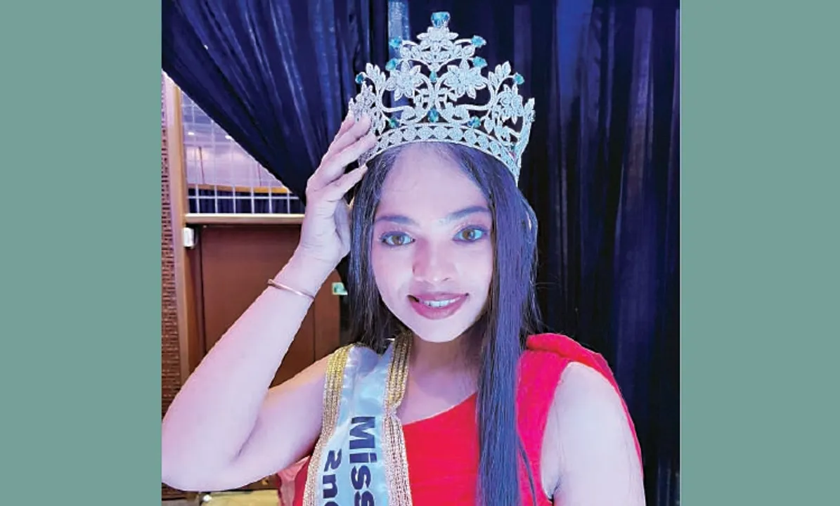 ମିସ୍ ଆଣ୍ଡ ମିସେସ୍ ହିନ୍ଦୁସ୍ତାନୀ ପ୍ରତିଯୋଗିତା: ଦ୍ବିତୀୟ ରନର୍ସଅପ୍ ହେଲେ ଦିବ୍ୟାଂଶୀ ଦେବଦର୍ଶୀ