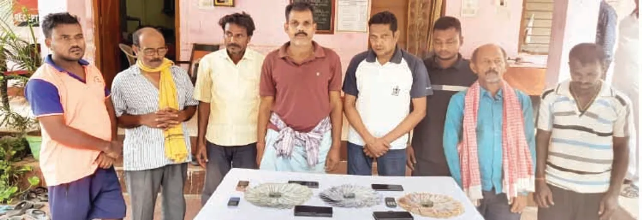  ୮ ଜୁଆଡ଼ି ଗିରଫ: ୬୦ ହଜାର ଟଙ୍କା, ୩ ବାଇକ ଓ ୬ ମୋବାଇଲ ଜବତ