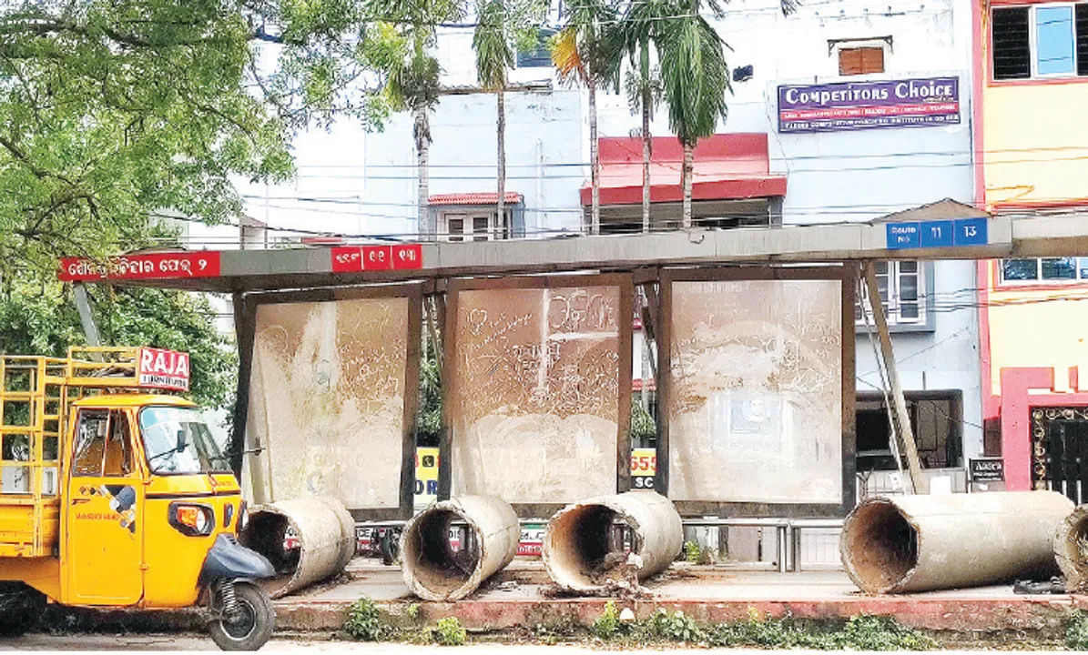  ଅସଜଡ଼ା ‘ମୋ ବସ୍‌’ ଷ୍ଟପ୍‌: ସଂଜ ବୁଡ଼ୁବୁଡ଼ୁ ଅସାମାଜିକଙ୍କ ଆଡ଼ା