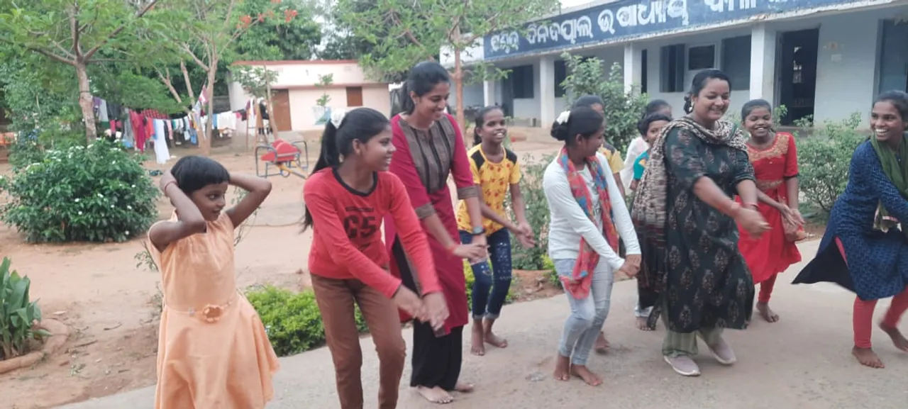  ଅନାଥ ଶିଶୁଙ୍କ ଗହଣରେ ନାଚିଲେ, ନଚାଇଲେ ନବରଂଗପୁର ଏସ୍‌ପି