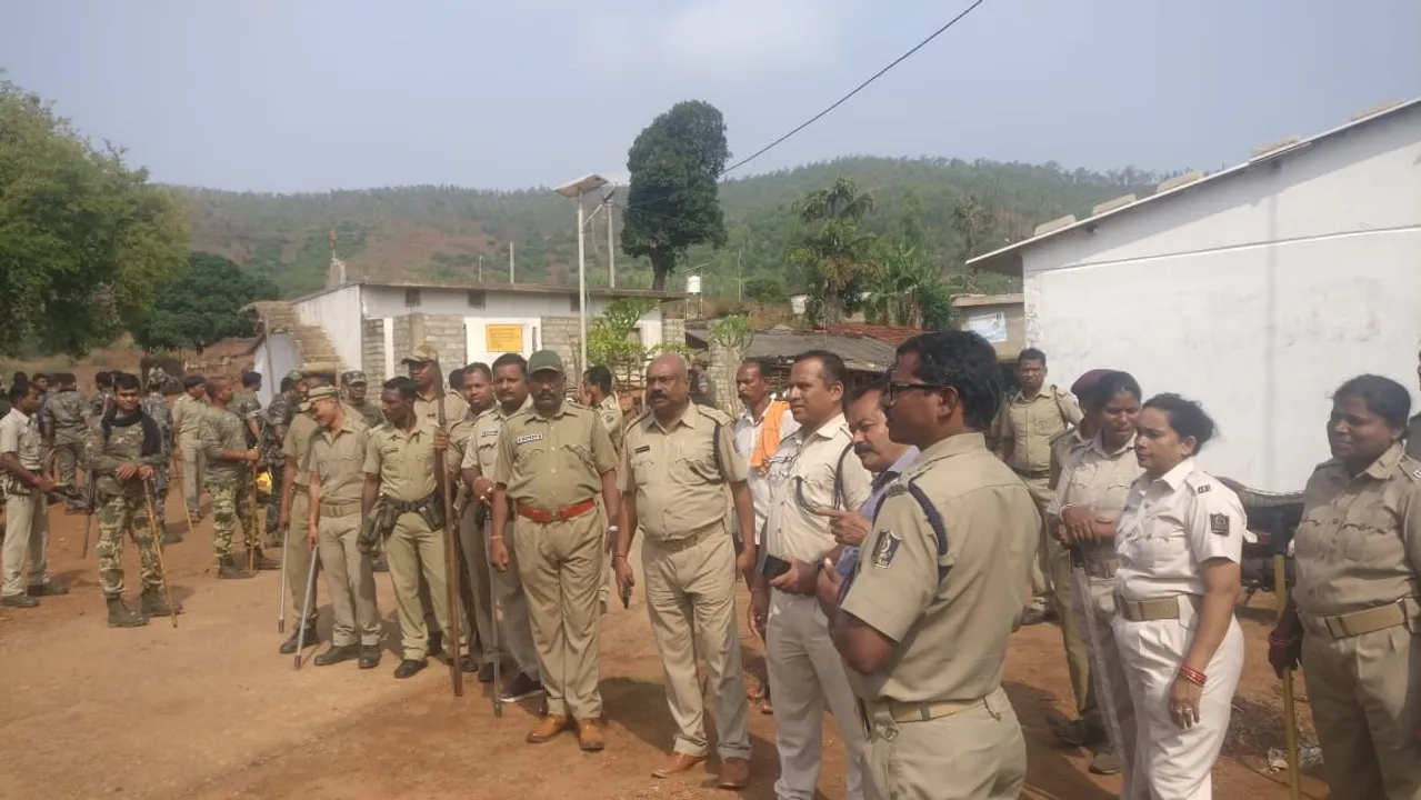  ପୁଲିସ ଉପରେ ଆକ୍ରମଣ: ମାଟିଖାଲ ଗାଁ ପୁରୁଷ ଶୂନ୍ୟ, ୫ ପ୍ଲାଟୁନ୍‌ ପୁଲିସ୍‌ ମୁତୟନ