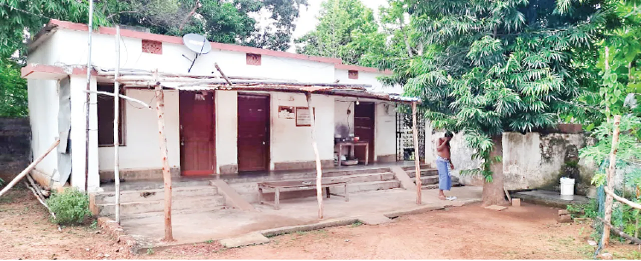  ଝାଟିତାଟି ବାଡ଼ ଭିତରେ ଓଇସି ଫାଣ୍ଡି