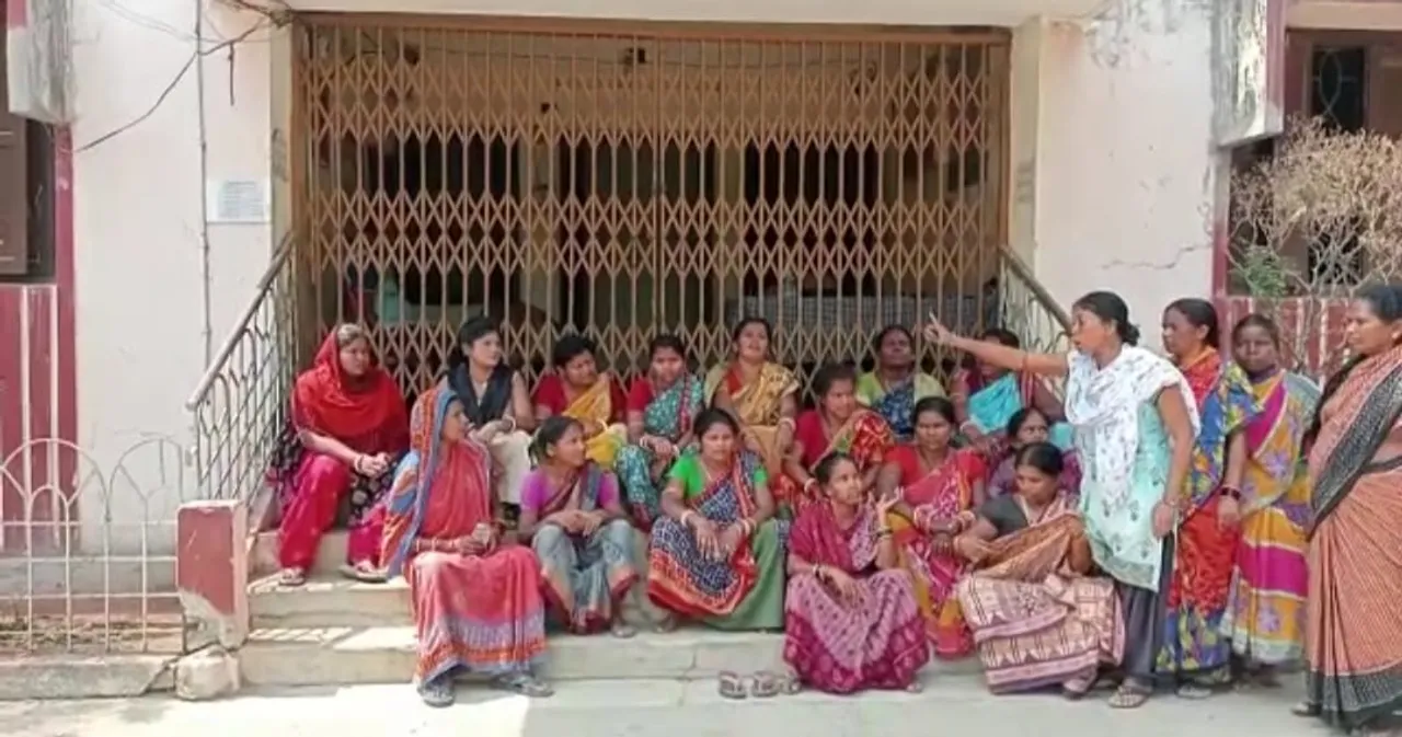  ସୁନ୍ଦରଗଡ଼ ଗୁଳିକାଣ୍ଡ: ଅଭିଯୁକ୍ତଙ୍କୁ ଧରିବା ଦାବି, ଥାନା ଆଗରେ ମହିଳାଙ୍କ ଧାରଣା