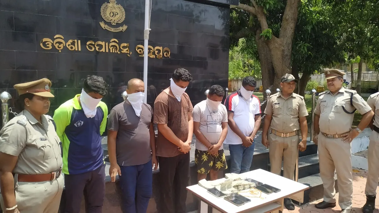  ବ୍ରହ୍ମପୁରରେ ଅନ୍‌ଲାଇନ୍ ଆପ୍ ମାଧ୍ୟମରେ ଆଇପିଏଲ୍ ବେଟିଂ: ୫ ଗିରଫ