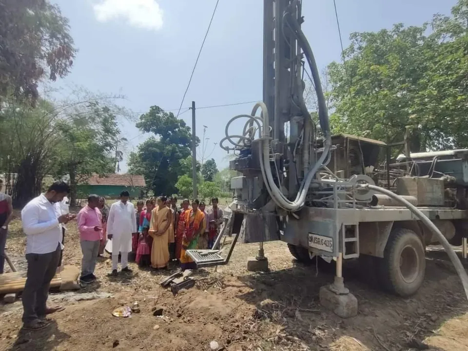  ମୁକାଗୁଡାରେ ଉତ୍କଟ ଜଳାଭାବ : ‘ସମ୍ବାଦ‌’ରେ ଖବର ପ୍ରକାଶ ପରେ ମୁକାଗୁଡ଼ାରେ ନଳକୂପ ଖୋଲାଗଲା