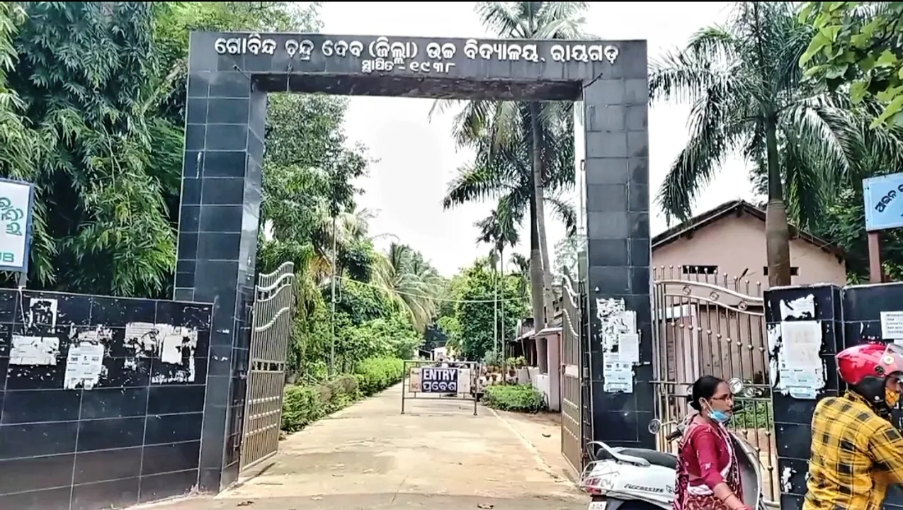 ପରୀକ୍ଷା କେଳେଙ୍କାରୀ: ବିନା ଫର୍ମ ପୂରଣରେ ଆଡମିଟ୍ କାର୍ଡ!