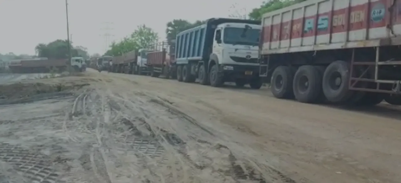  ଟ୍ରକ ଧକ୍କାରେ ଯୁବକ ଗୁରୁତର: ଉତ୍ତ୍ୟକ୍ତ ଗ୍ରାମବାସୀଙ୍କ ରାସ୍ତାରୋକ