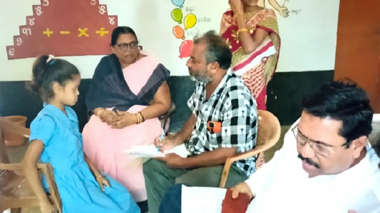  ଦଣ୍ଡ ଦେଇ ଧରାପଡ଼ିଲେ ଭଣ୍ଡ, ୮ ବର୍ଷ ଧରି ପଢ଼ାଉଥିଲେ ନକଲି ଶିକ୍ଷୟିତ୍ରୀ