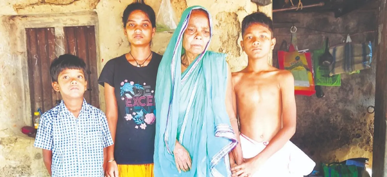  କର୍କଟ ରୋଗରେ ଆଖିବୁଜିଲେ ମା’, ପକ୍ଷାଘାତ ଆକ୍ରାନ୍ତ ବିଧବା ଆଈଙ୍କ ଭରସାରେ ୩ ଭାଇଭଉଣୀ