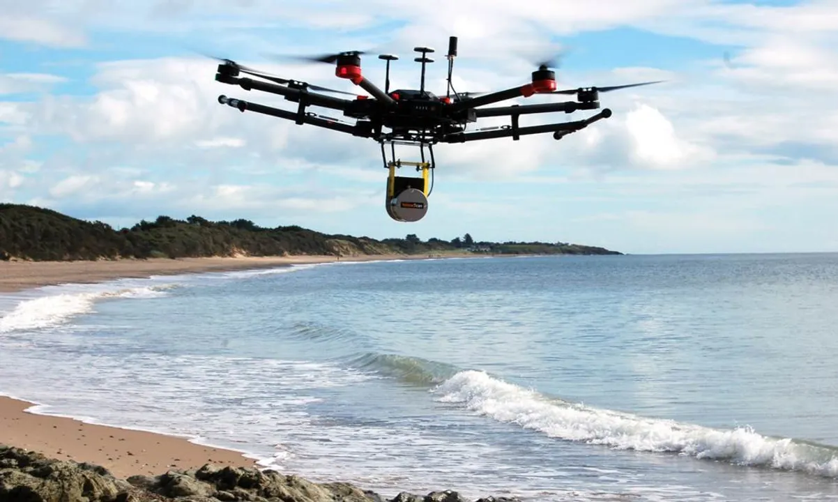  dronebelow.com 