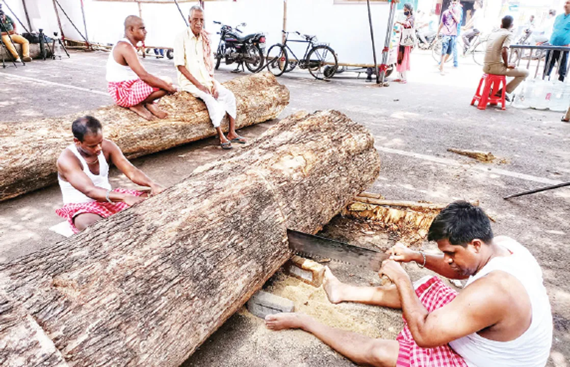  ଘୋଷଯାତ୍ରା ପାଇଁ ଚଳଚଞ୍ଚଳ ରଥଖଳା, ତିନି ରଥର ତୁମ୍ୱ କଟା ଆରମ୍ଭ