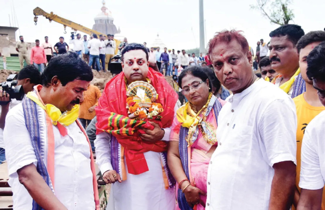  ପିନାକୀଙ୍କୁ ଖୋଲା ଆହ୍ବାନ ଦେଲେ ସମ୍ବିତ: ‘ସତ୍‌ସାହସ ଅଛି ତ ଖନନସ୍ଥଳକୁ ଆସ’