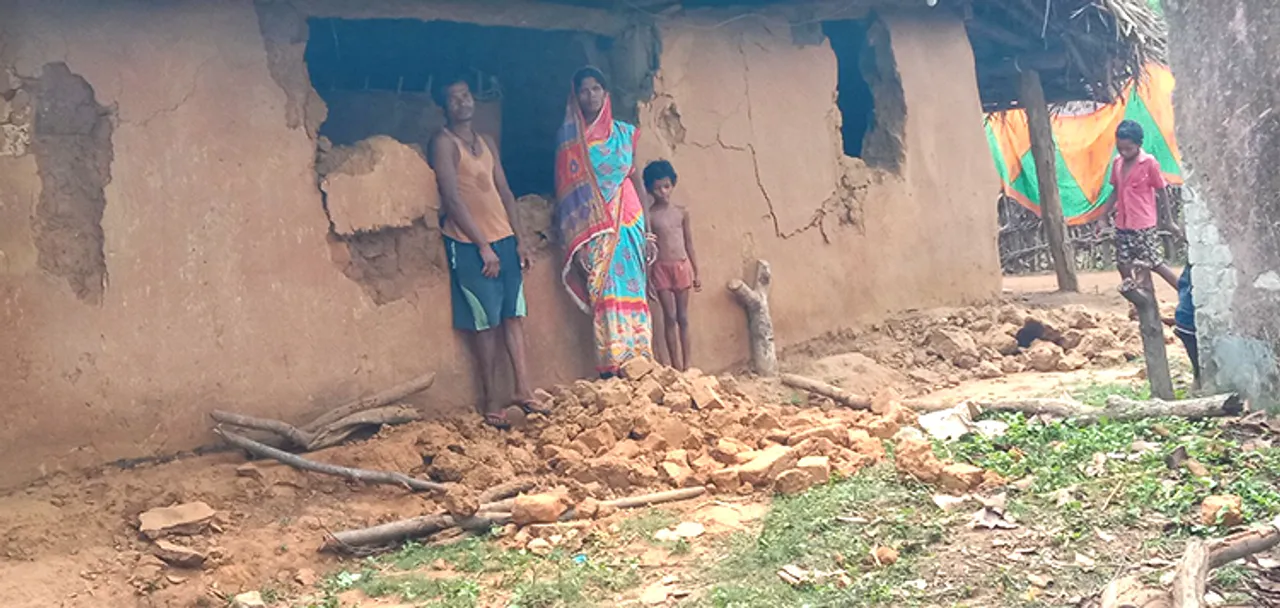  ଘର ଭାଙ୍ଗି ଧାନଚାଉଳ ଖାଇଗଲେ ହାତୀ