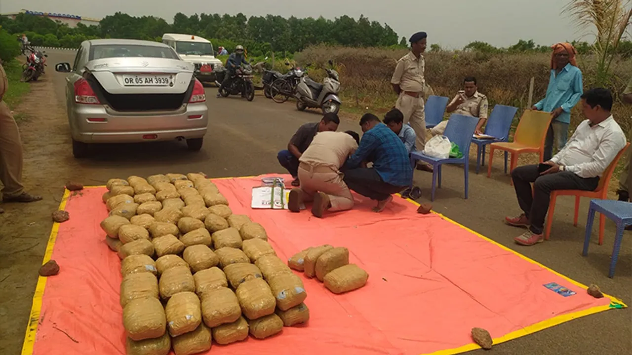  କାର୍‌ ସହ ୧ କୁଇଣ୍ଟାଲ ଗ‌ଞ୍ଜେଇ ଜବତ