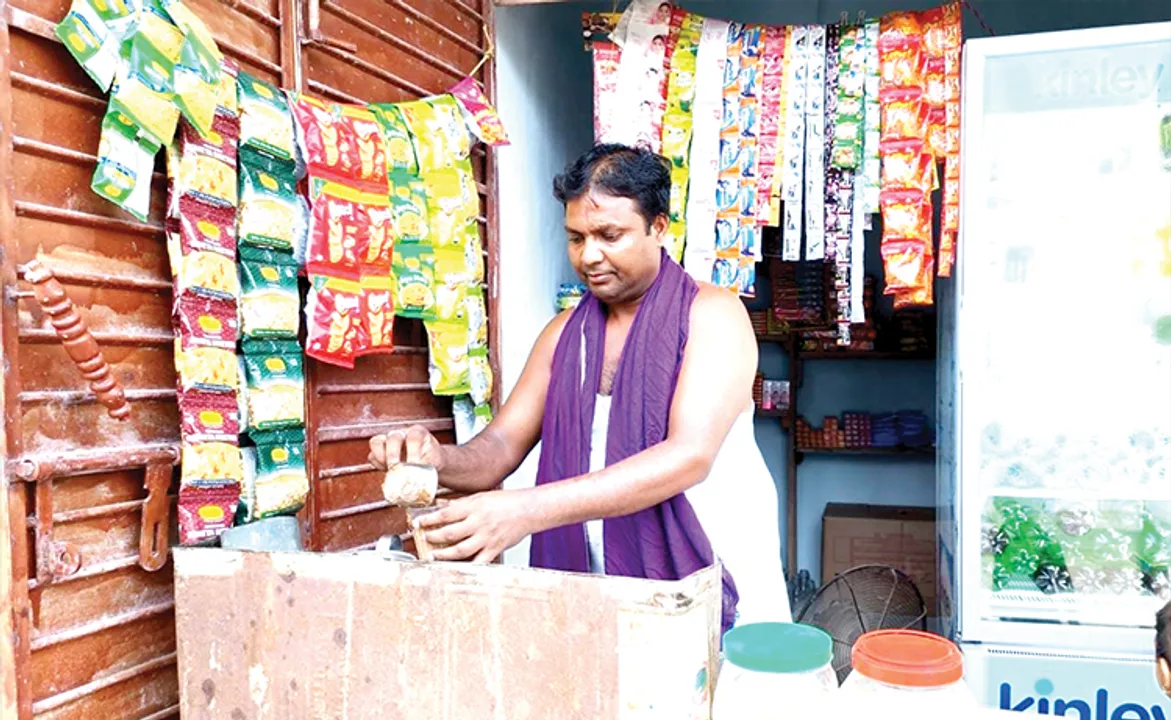  ସ୍ବାଭିମାନର ସହ ବଞ୍ଚିବାକୁ ପୂର୍ବତନ ସରପଞ୍ଚ ରାଜନୀତି ଛାଡ଼ି ଚାହା ଦୋକାନୀ