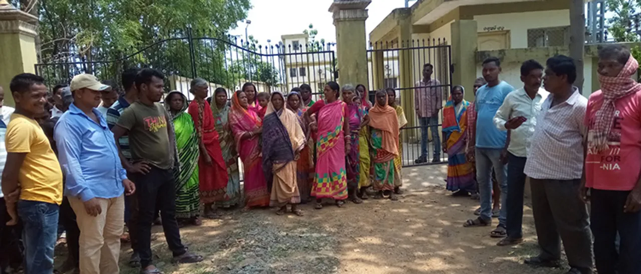  ମାସେ ହେଲା ଗାଁ ଅନ୍ଧାର, ଘେରିଲେ ବିଦ୍ୟୁତ୍‌ କାର୍ଯ୍ୟାଳୟ