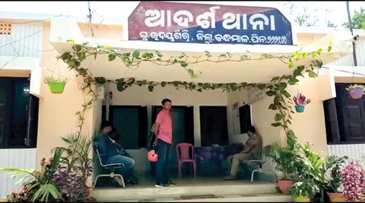  ଜଣଙ୍କ ନାଁରେ ୱାରେଣ୍ଟ, ଅନ୍ୟ ଜଣକୁ ଜେଲ୍‌ ପଠାଇବା ଘଟଣା: ମାନବାଧିକାର କମିସନଙ୍କୁ ଭେଟିବେ ପରିବାର ଲୋକେ