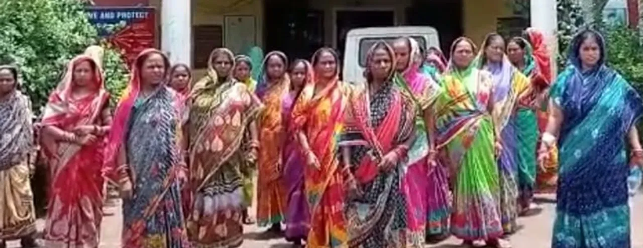  ଗୁପ୍‌ଚୁପ୍‌ ପାଇଁ ଗୋଷ୍ଠୀସଂଘର୍ଷ ଘଟଣା: ଅଭିଯୁକ୍ତଙ୍କୁ ଗିରଫ ଦାବିରେ ଥାନା ଘେରିଲେ ମହିଳା