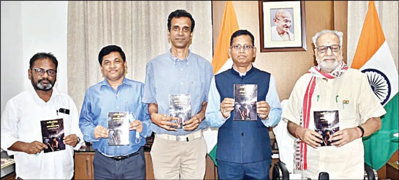 ରାଜ୍ୟପାଳଙ୍କ ଦ୍ବାରା ‘ତାବିଜ୍‌ବାଲା ଓ ଅନ୍ୟାନ୍ୟ ଗଳ୍ପ’ ଉନ୍ମୋଚିତ