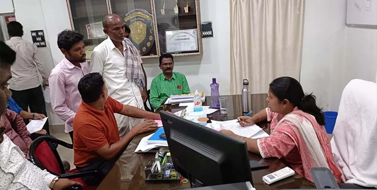  ଶତାଧିକ ଜବ୍‌କାର୍ଡ ରଦ୍ଦ: ବିଡିଓଙ୍କ ଦ୍ୱାରସ୍ଥ ହେଲେ ହିତାଧିକାରୀ
