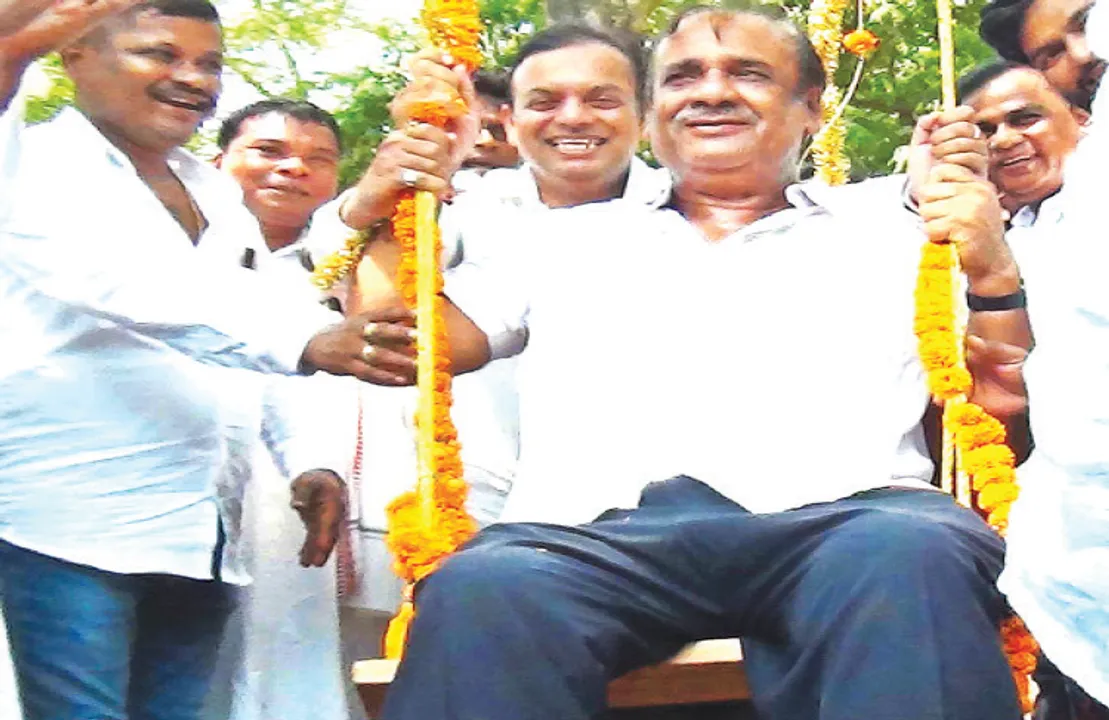  ସ୍ବସ୍ତି ବନରେ ଦୋଳି ଖେଳିଲେ ମନ୍ତ୍ରୀ